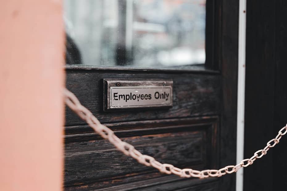 Chained door as a metaphor for the freedom and boundaries of contracts outside IR35.